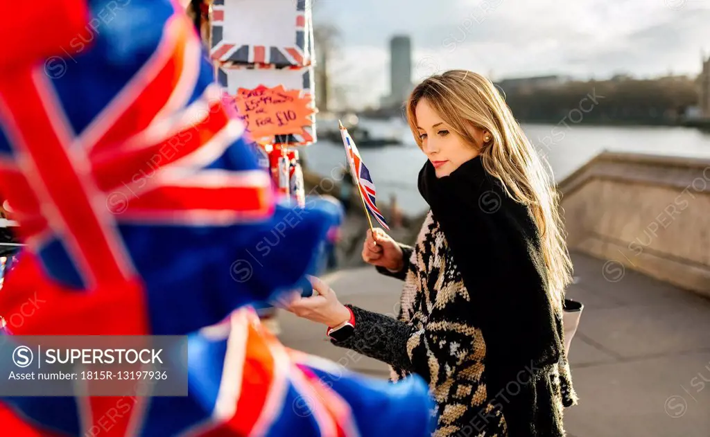 UK, London, young woman looking at a souvenir stall
