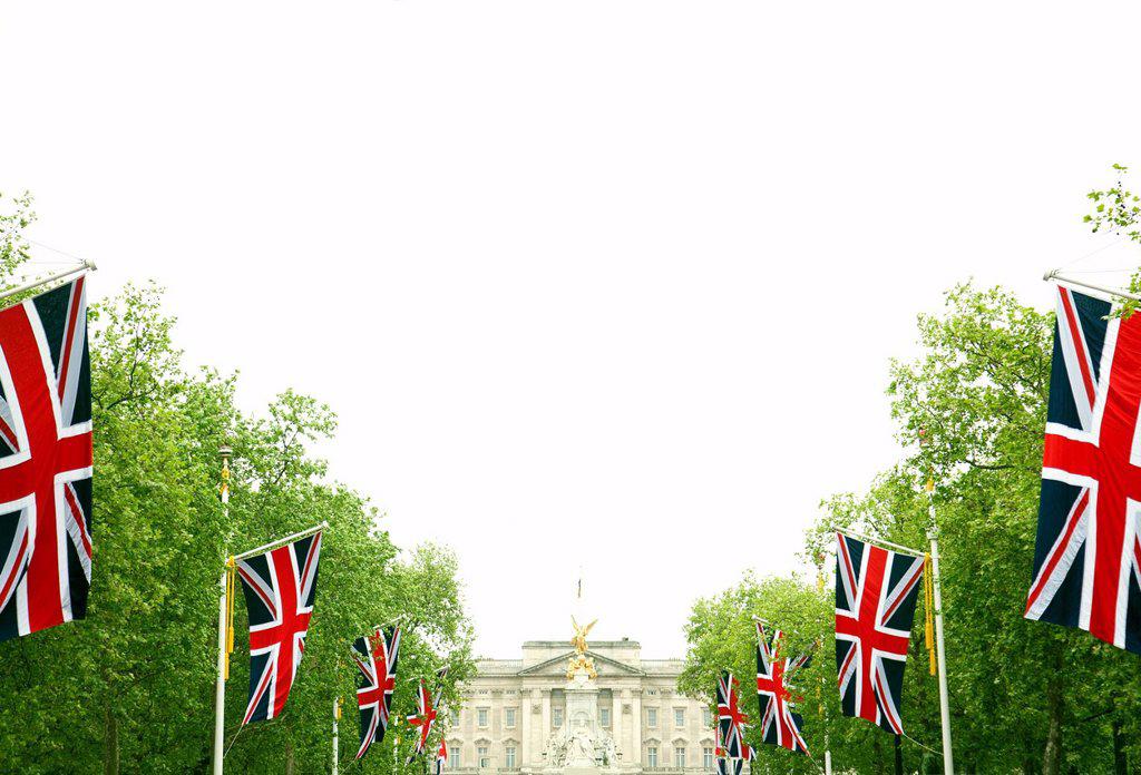 UK, England, London, Rows of flagpoles with British flags in front of¶ÿBuckingham Palace