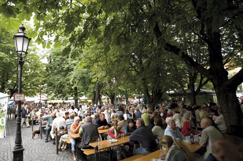 Germany, Bavaria, Munich, Beer garden, Viktualienmarkt