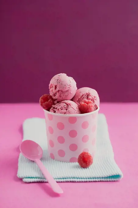 Raspberry icecream with poppy seed