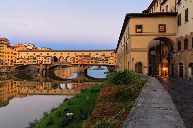 Italy, Florence, River Arno and Ponte Vecchio