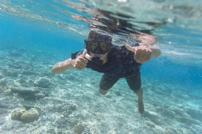 Indonesia, Bali, Young man snorkeling