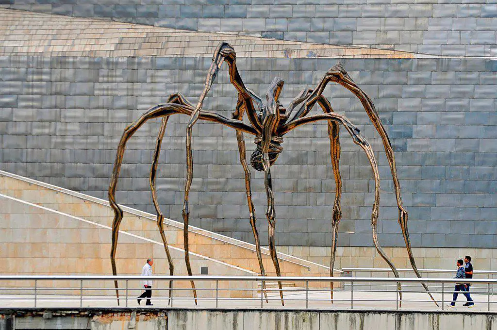 Maman, spider sculpture by Louise Bourgeois in front of Guggenheim Museum, Bilbao, Basque Country, Spain