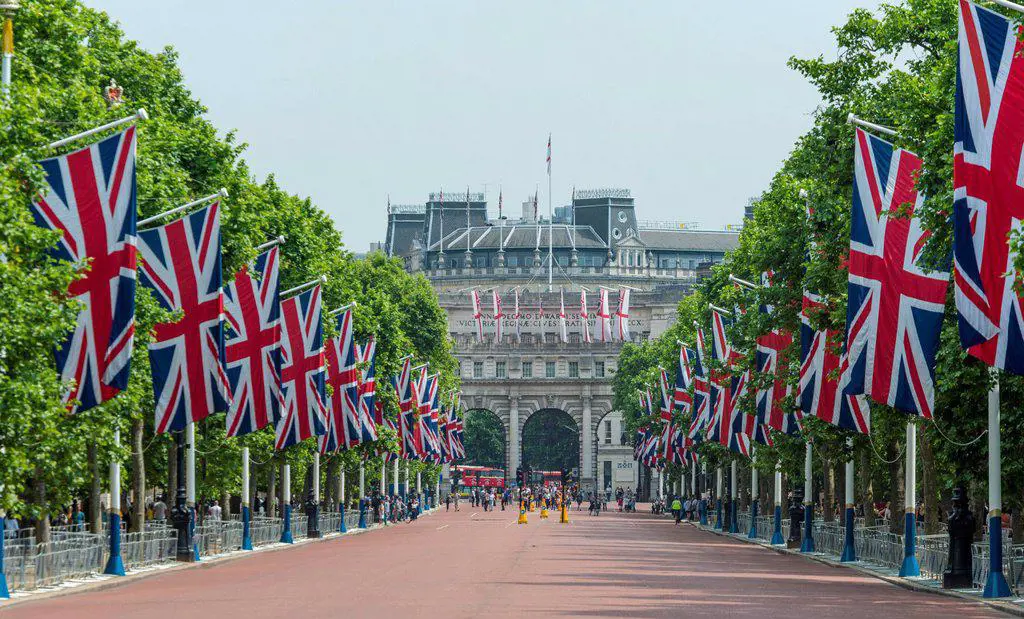 Flags on road, Buckingham Palace, The Mall, Southwark, London, London region, London, England, Great Britain, Europe