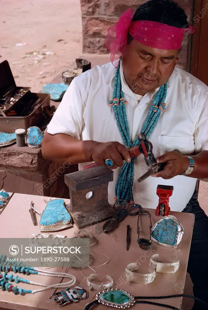Indian craftsman making turquoise Zuni jewellery, New Mexico, United States of America, North America