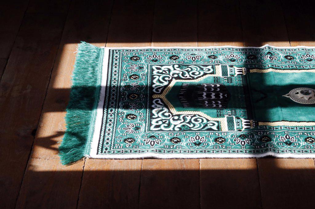 Muslim prayer mat at home. France. (Photo by: Pascal Deloche/Godong/UIG)