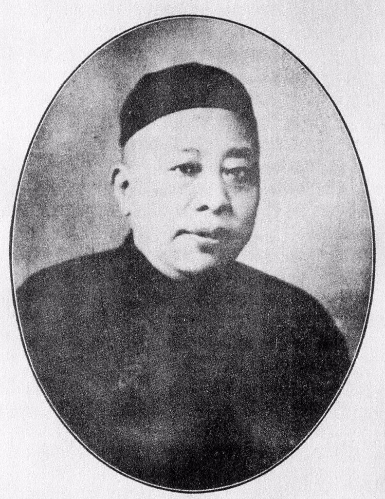 Born in 1868 in Suzhou, his father was a constable in Suzhou before the family migrated to Shanghai to open a teahouse. During his childhood, Huang contracted a bad case of smallpox. While his subordinates called him 'Grand Master Huang', behind his back everyone called him 'Pockmarked Huang'. Huang went to work at his father’s teahouse, which was not very far from the Zhengjia Bridge near the French Concession. The bridge in those days sheltered a large population of hustlers and crooks. Huang Jinrong fitted right in, and organised many of them into a gang who later became his sworn followers. Aged 24, Huang passed the entrance exams and entered the French Concession police force, the Garde Municipale in 1892. Being strong, brash and capable, he did very well and became a detective in the Criminal Justice Section (Police Judiciaire). With the exception of a brief sojourn to Suzhou, Huang served continuously in the Police Judiciaire for twenty years until his retirement in 1925 after s