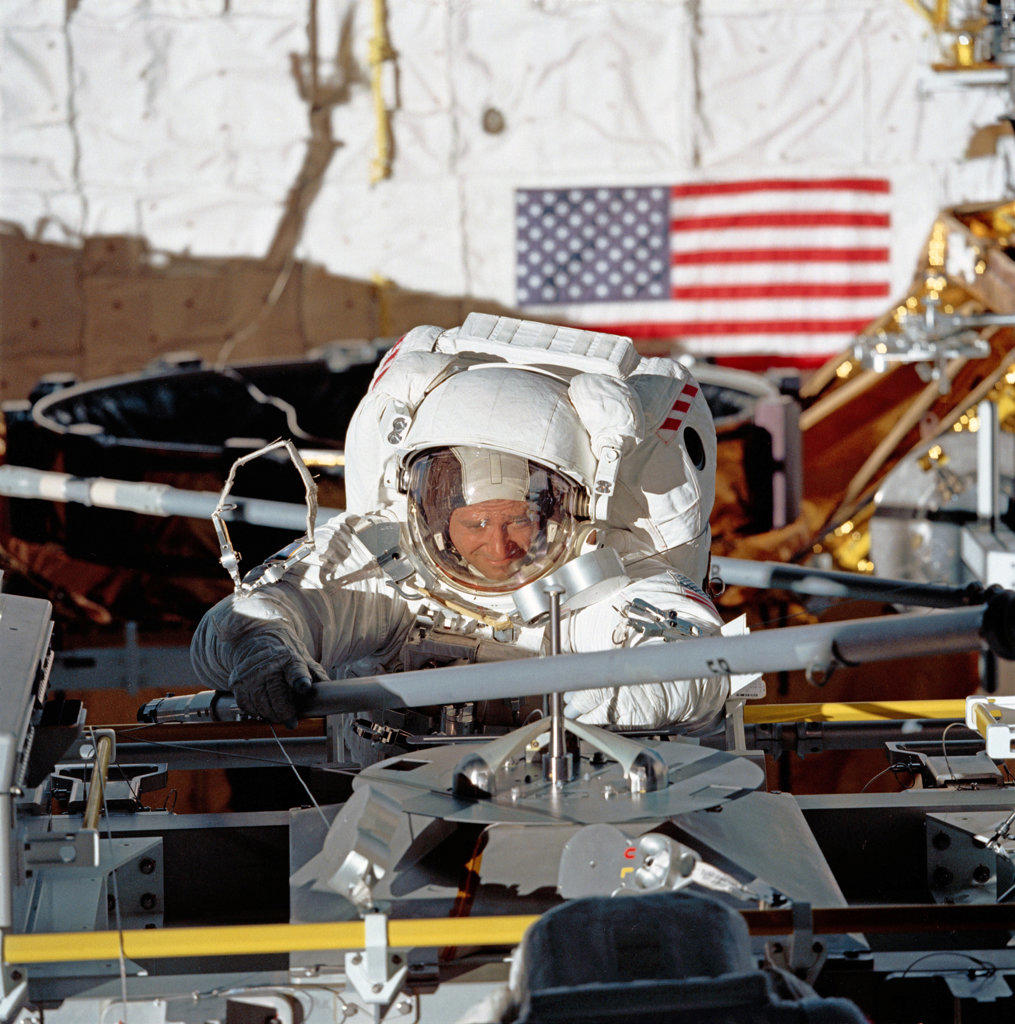(14 May 1992) --- Astronaut Thomas D. Akers, STS-49 mission specialist, grabs a strut device as fourth period of extravehicular activity (EVA) gets underway in the Space Shuttle Endeavour's cargo bay.. 