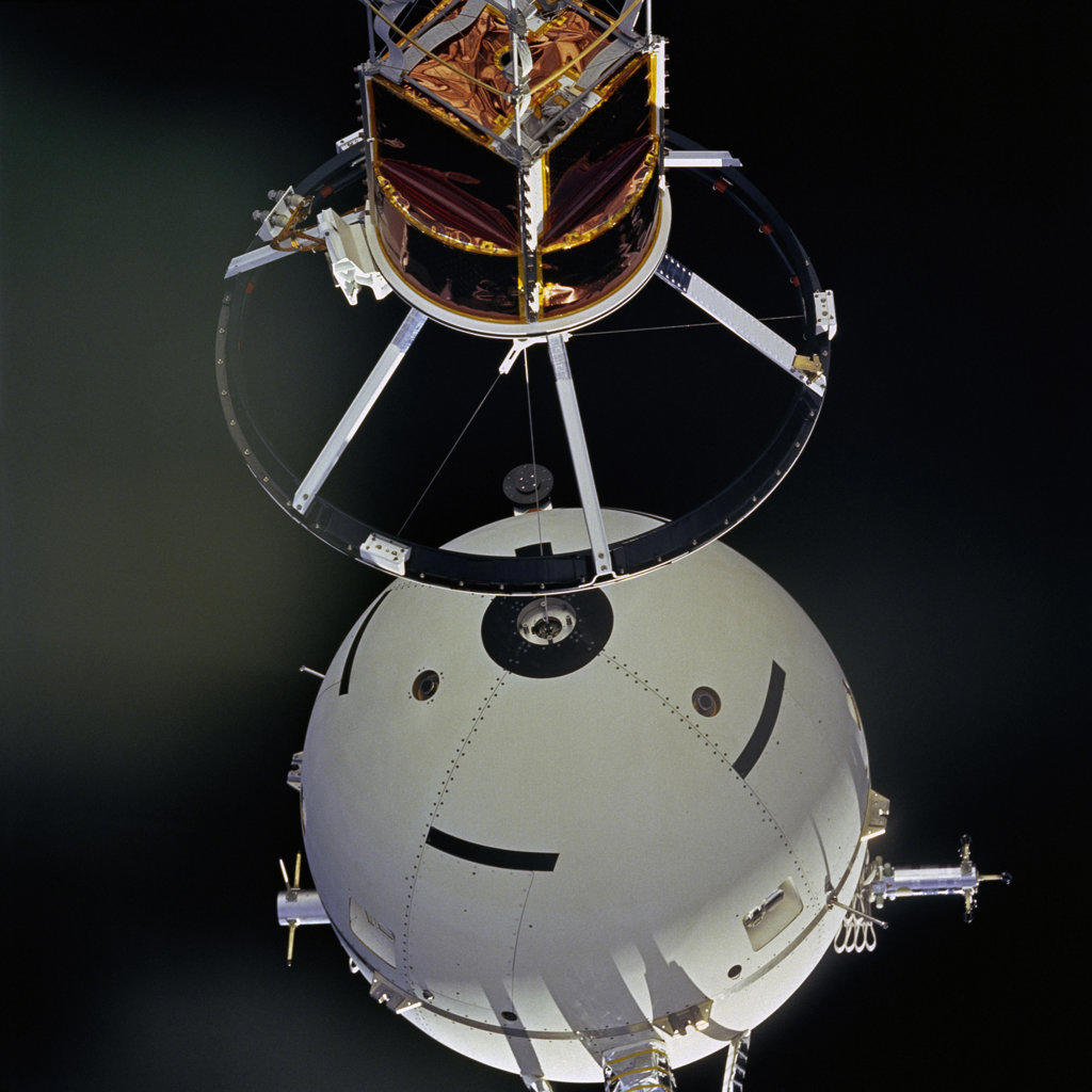 1992 - STS-46 Tethered Satellite System 1 (TSS-1) satellite deployment from OV-104. 