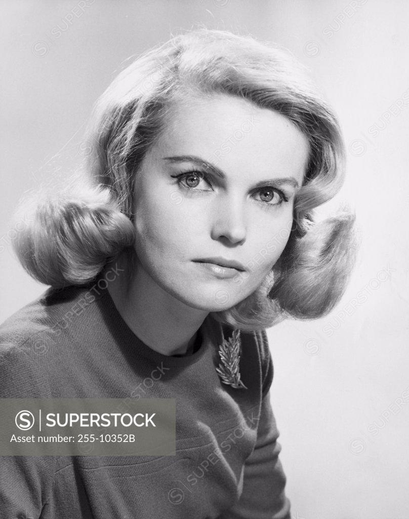Stock Photo: 255-10352B Portrait of a young woman