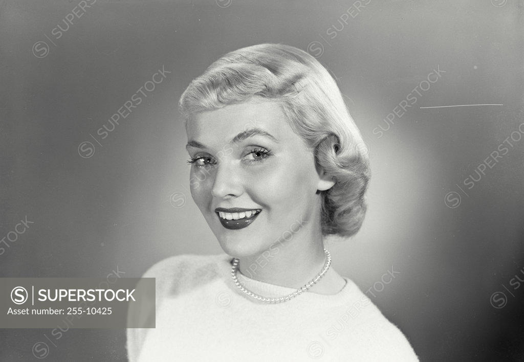 Stock Photo: 255-10425 Portrait of a young woman smiling