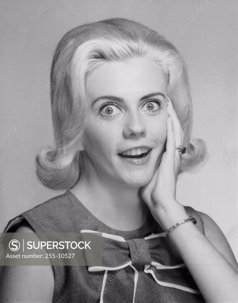 Stock Photo: 255-10527 Portrait of a young woman looking surprised