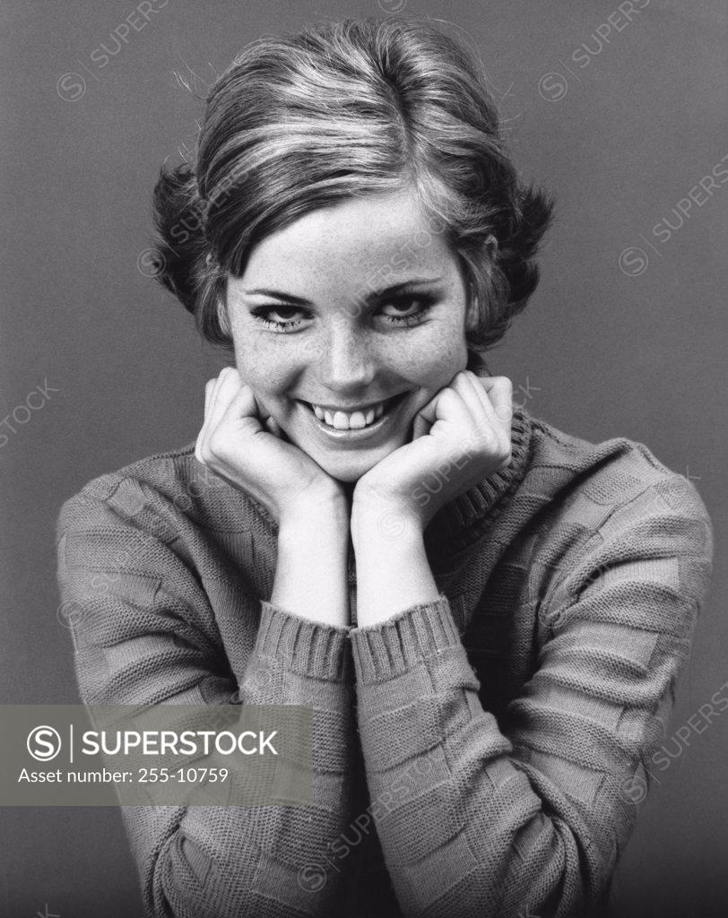 Stock Photo: 255-10759 Portrait of a young woman smiling