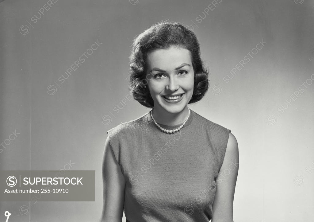 Stock Photo: 255-10910 Portrait of a young woman smiling