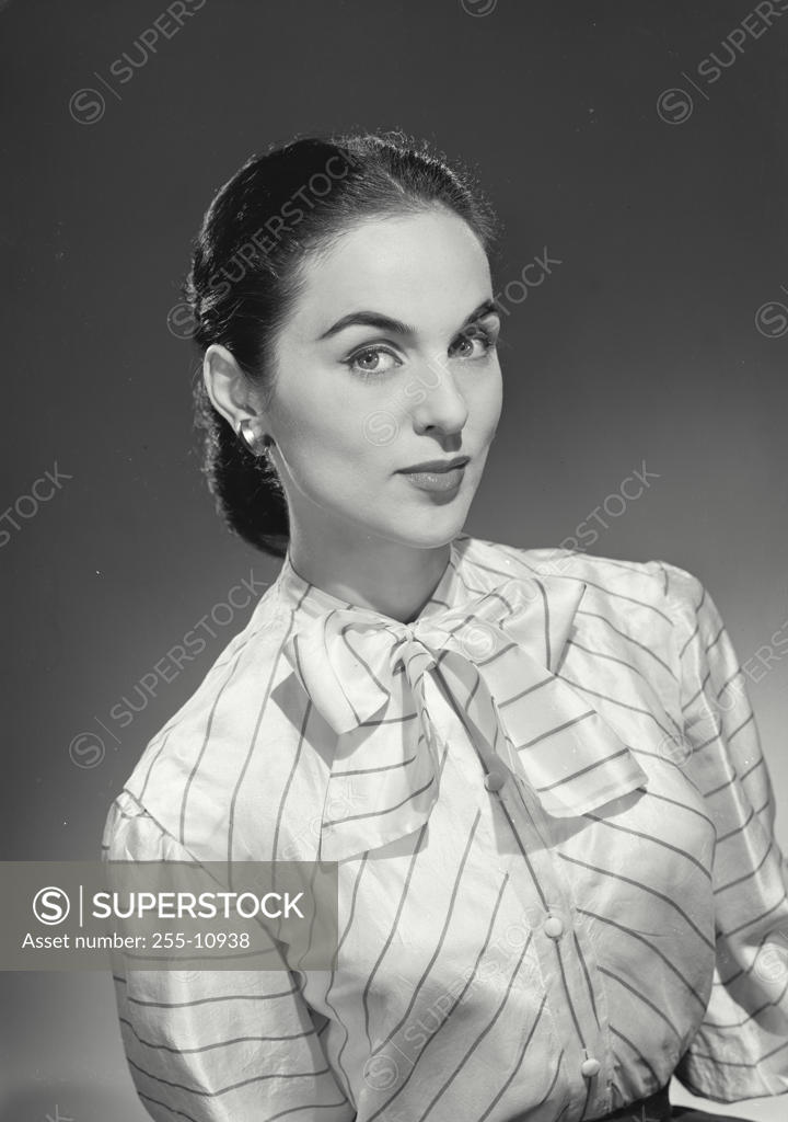 Stock Photo: 255-10938 Portrait of a young woman