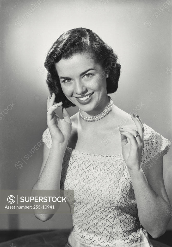 Stock Photo: 255-10941 Portrait of a young woman smiling