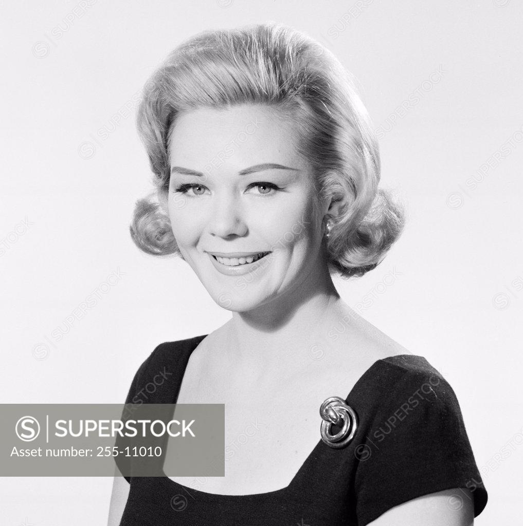 Stock Photo: 255-11010 Portrait of a young woman smiling