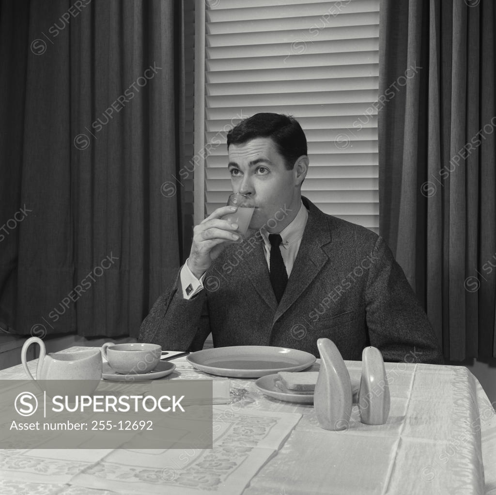 Stock Photo: 255-12692 Mid adult man drinking juice