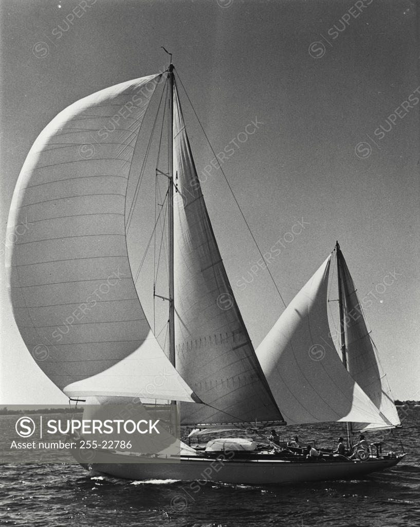 Stock Photo: 255-22786 Group of people on a sailboat