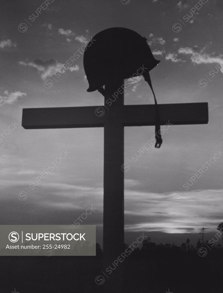 Stock Photo: 255-24982 Silhouette of a helmet on a cross