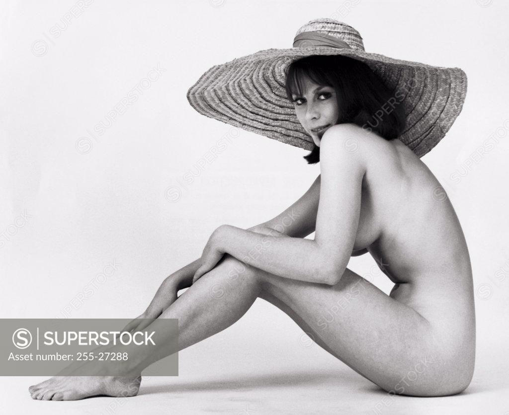 Stock Photo: 255-27288 Portrait of a nude young woman wearing a sunhat