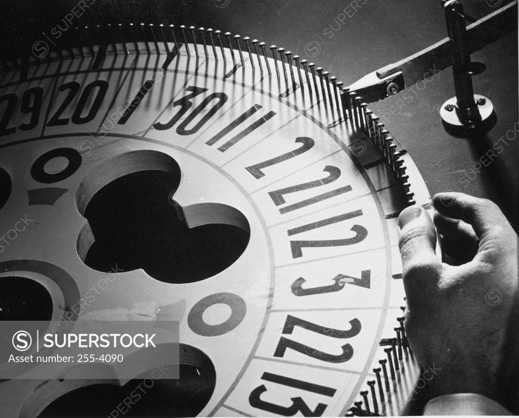 Stock Photo: 255-4090 High angle view of a roulette wheel