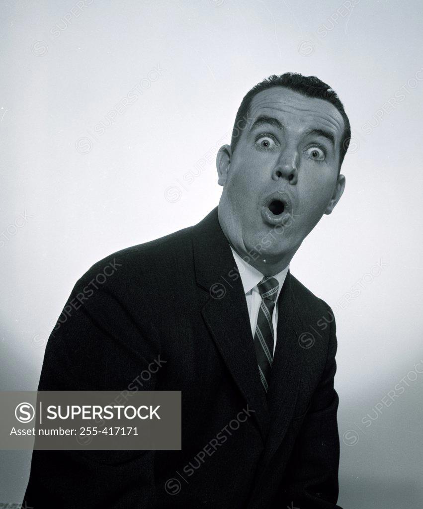 Stock Photo: 255-417171 Studio portrait of surprised man