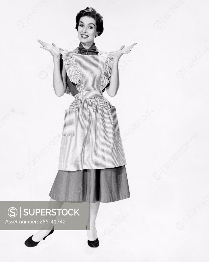 Stock Photo: 255-41742 Portrait of young woman posing
