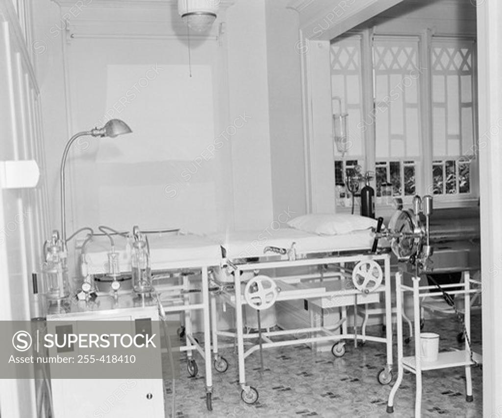 Stock Photo: 255-418410 Empty hospital ward with medical equipment