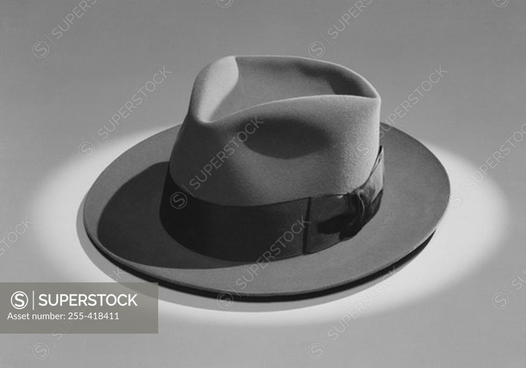 Stock Photo: 255-418411 Men's hat, studio shot