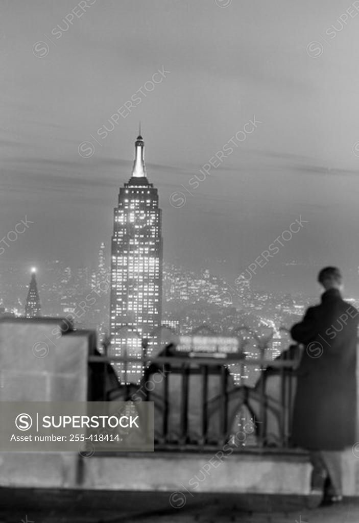 Stock Photo: 255-418414 USA, New York State, New York City, View of Manhattan at sunset, Empire State Building in foreground