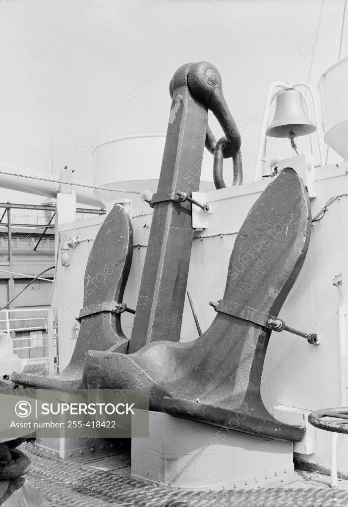 Stock Photo: 255-418422 Anchor on deck