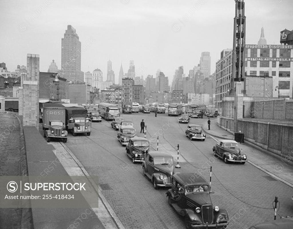 Stock Photo: 255-418434 USA, Mid-Atlantic USA, Traffic at entrance to Lincoln Tunnel