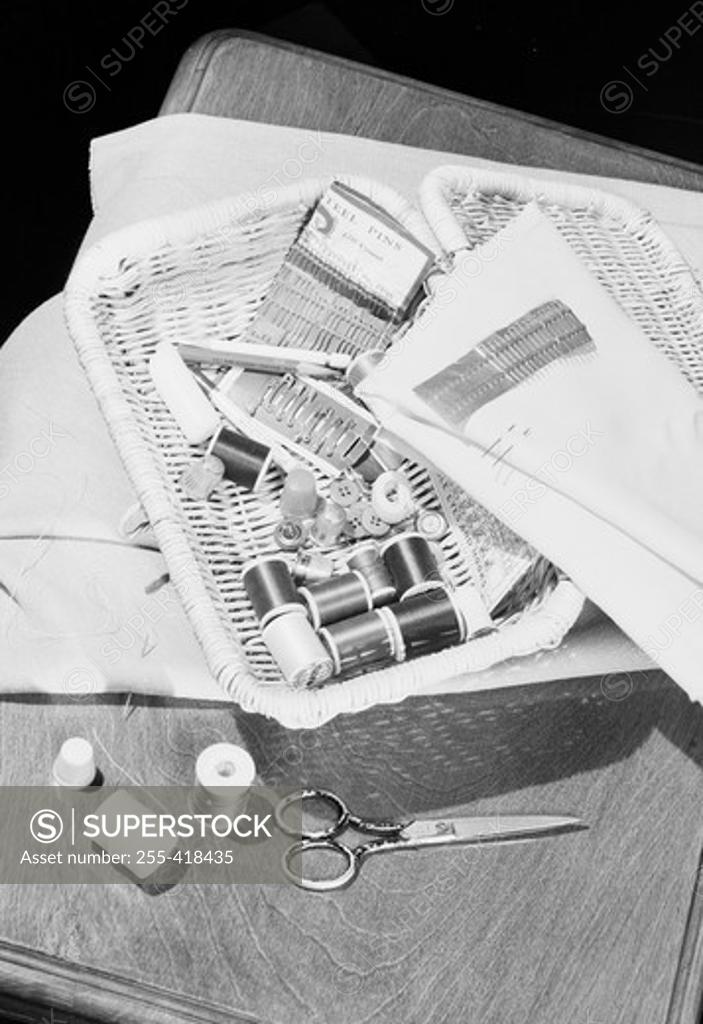 Stock Photo: 255-418435 Sewing accessories in the basket on the table, high angle view