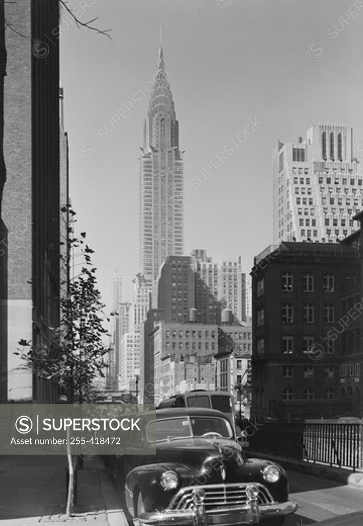 Stock Photo: 255-418472 USA, New York State, New York City, Upper Midtown Manhattan, street with parked cars, Chrysler Building in the background