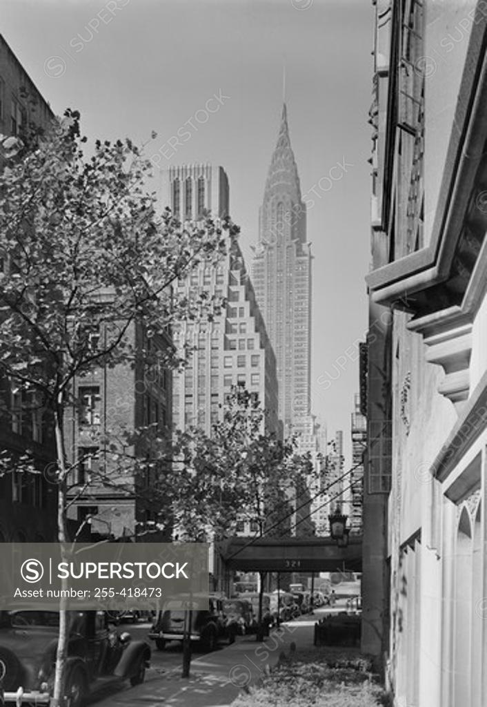 Stock Photo: 255-418473 USA, New York State, New York City, Upper Midtown Manhattan, street with parked cars, Chrysler Building in the background