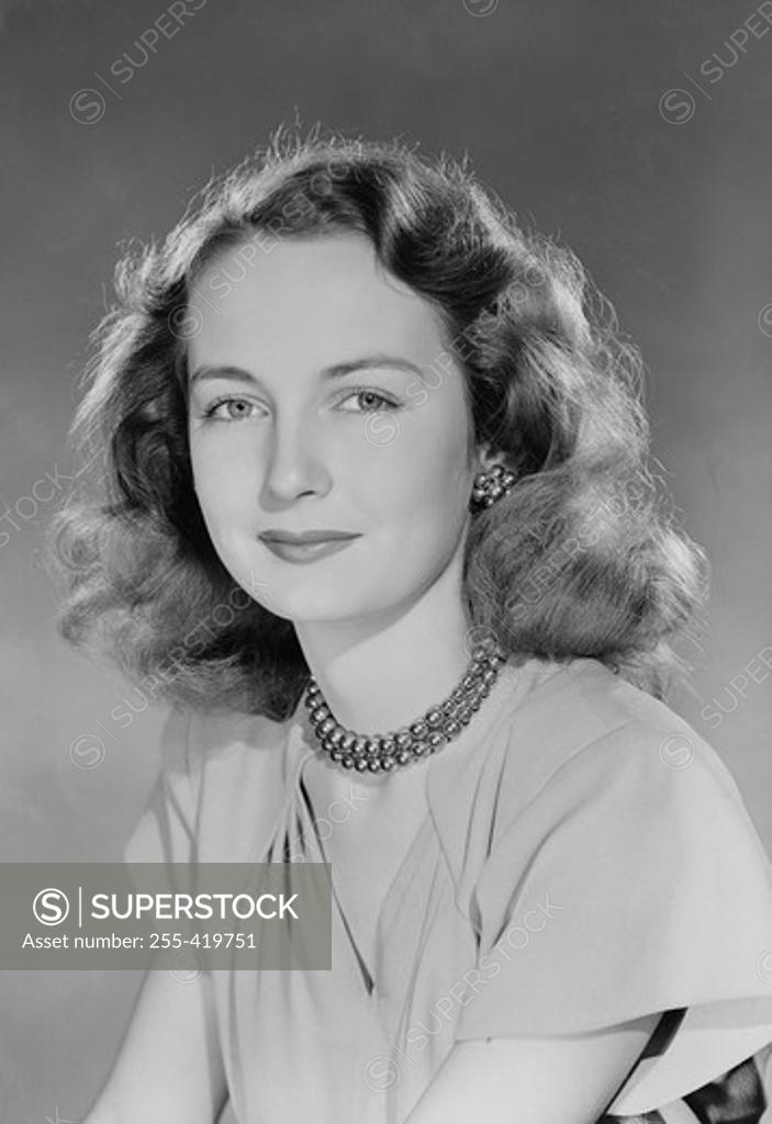 Stock Photo: 255-419751 Portrait of young woman