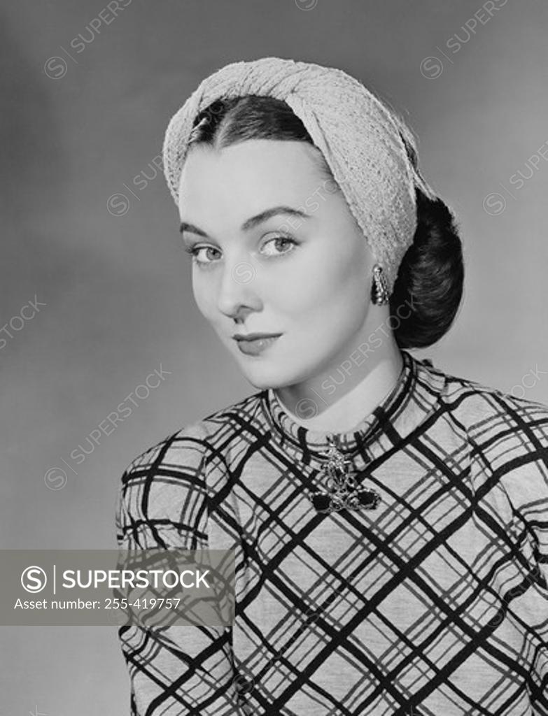 Stock Photo: 255-419757 Portrait of woman with hairband