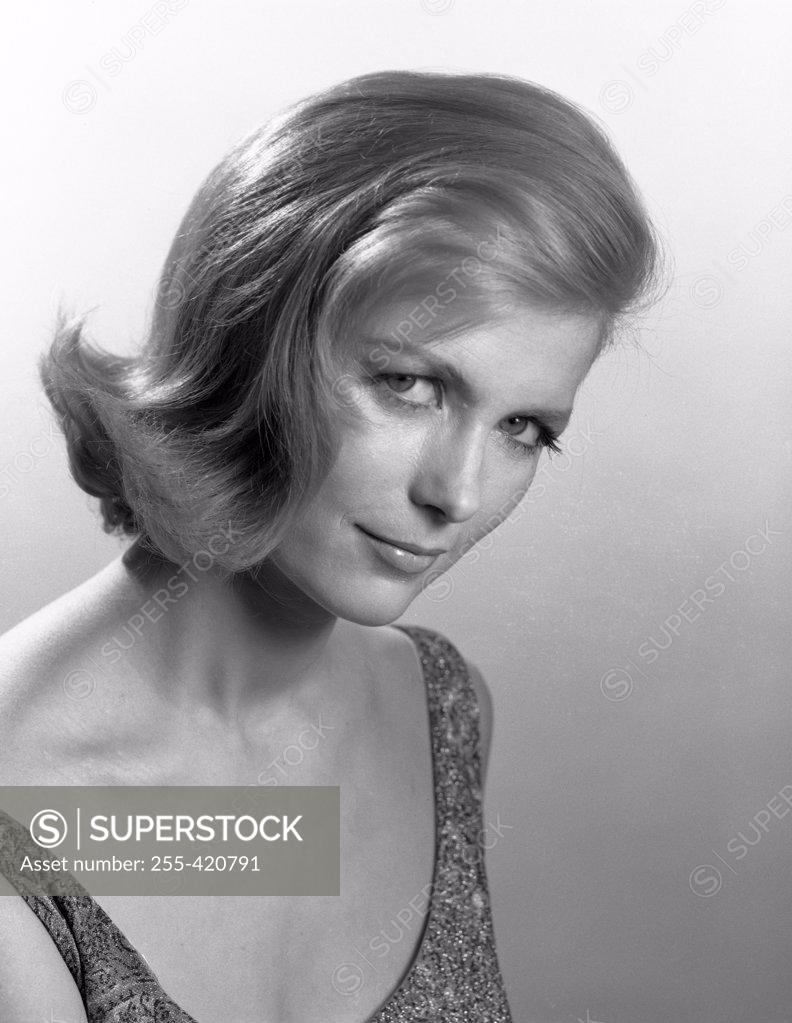 Stock Photo: 255-420791 Portrait of young blonde woman