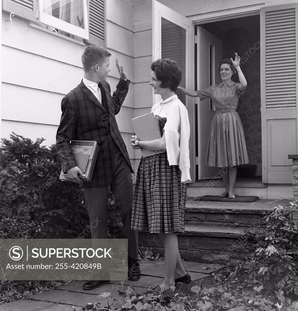 Stock Photo: 255-420849B Students waving to mother outside home