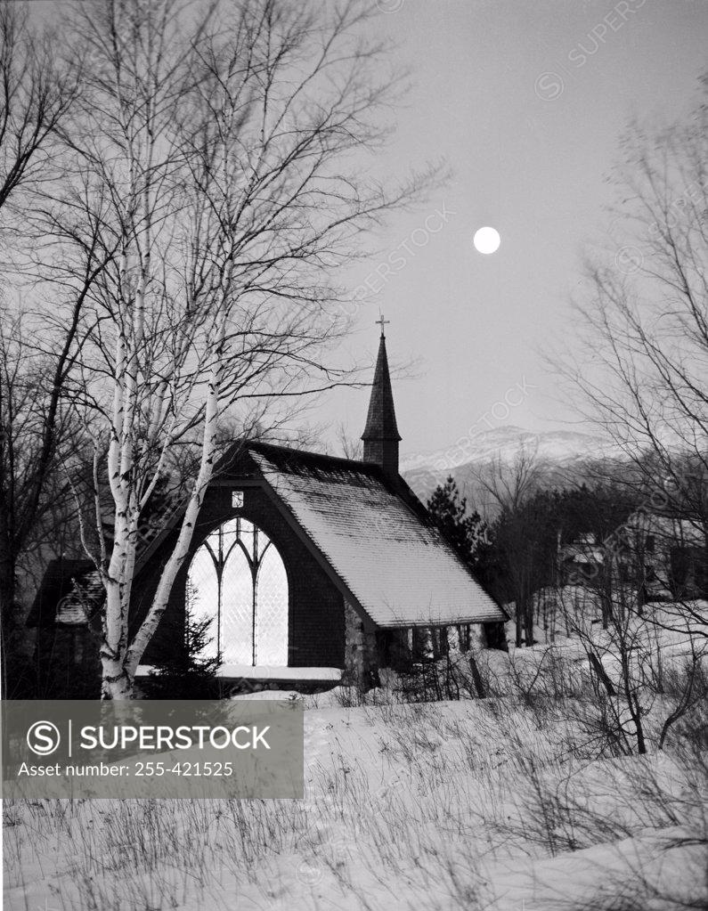 Stock Photo: 255-421525 USA, New Hampshire, Jefferson, Episcopal church at night