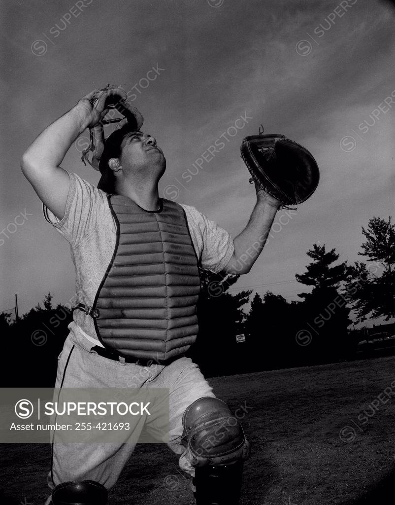 Stock Photo: 255-421693 Baseball catcher looking up for ball