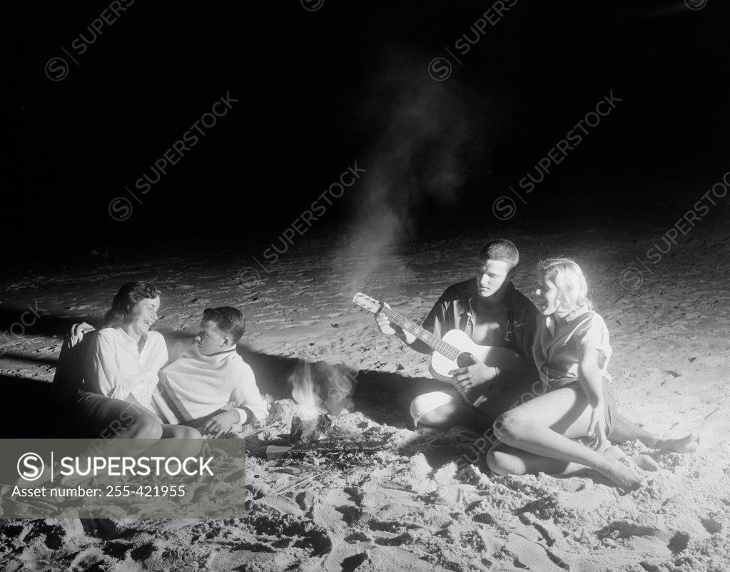 Stock Photo: 255-421955 Two young couples on beach