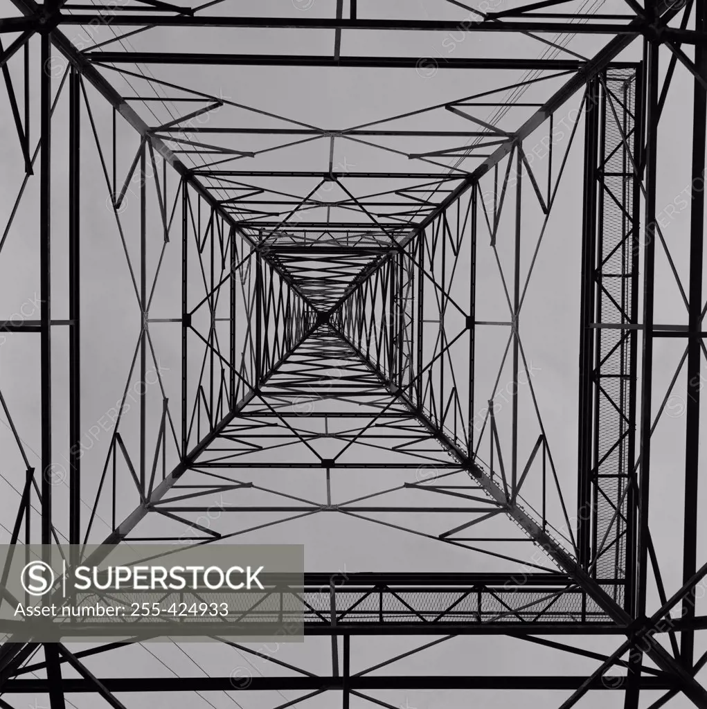 USA, Oregon, Electricity pylon at Bonneville Dam