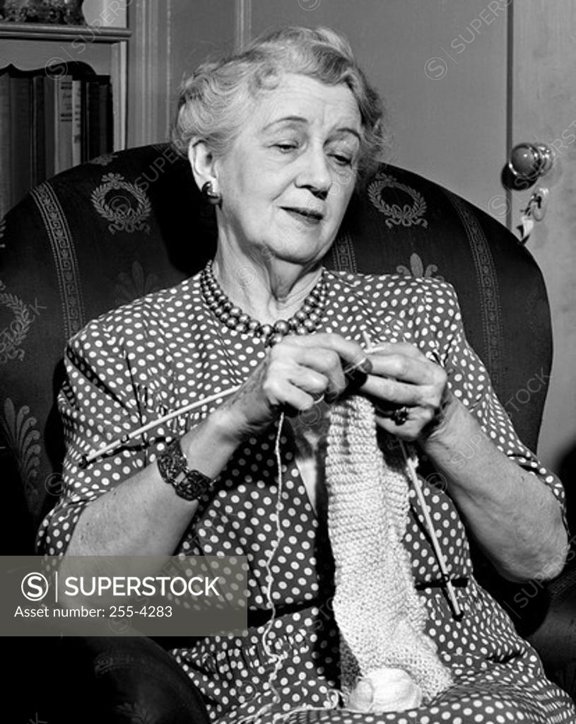 Stock Photo: 255-4283 Senior woman knitting