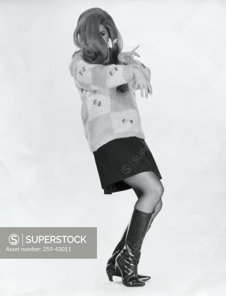 Stock Photo: 255-43011 Young woman dancing