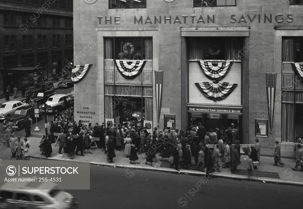 Stock Photo: 255-4531 High angle view of large group of people waiting in line in front of a bank building