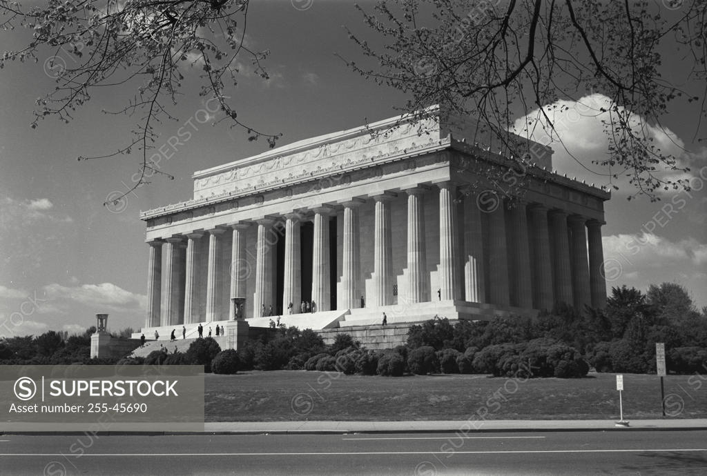 Stock Photo: 255-45690 Facade of a memorial, Lincoln Memorial, Washington DC, USA