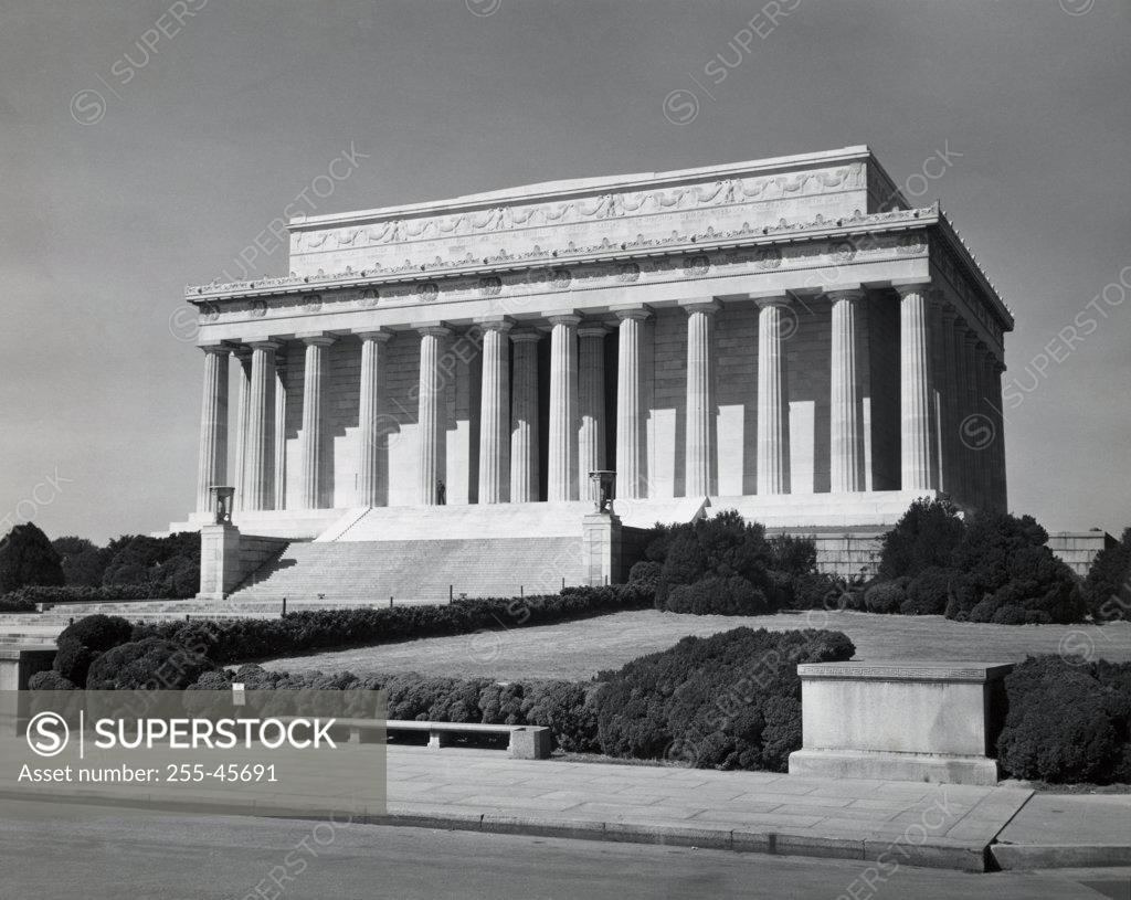 Stock Photo: 255-45691 Facade of a memorial, Lincoln Memorial, Washington DC, USA