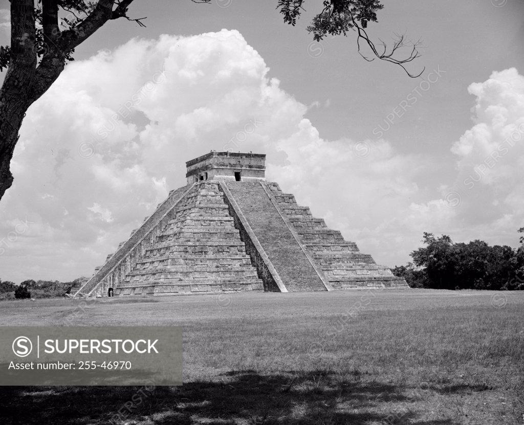 Stock Photo: 255-46970 El Castillo Chichen Itza (Mayan) Mexico